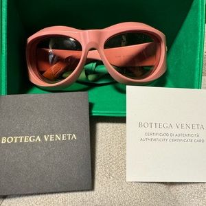 **Bottega Veneta Sunglasses**
